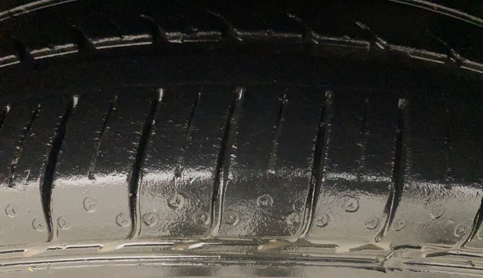 2013 Maruti Swift ZXI, Petrol, Manual, 79,475 km, Right Front Tyre Tread