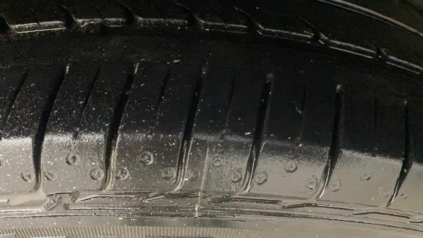 2013 Maruti Swift ZXI, Petrol, Manual, 79,499 km, Right Rear Tyre Tread