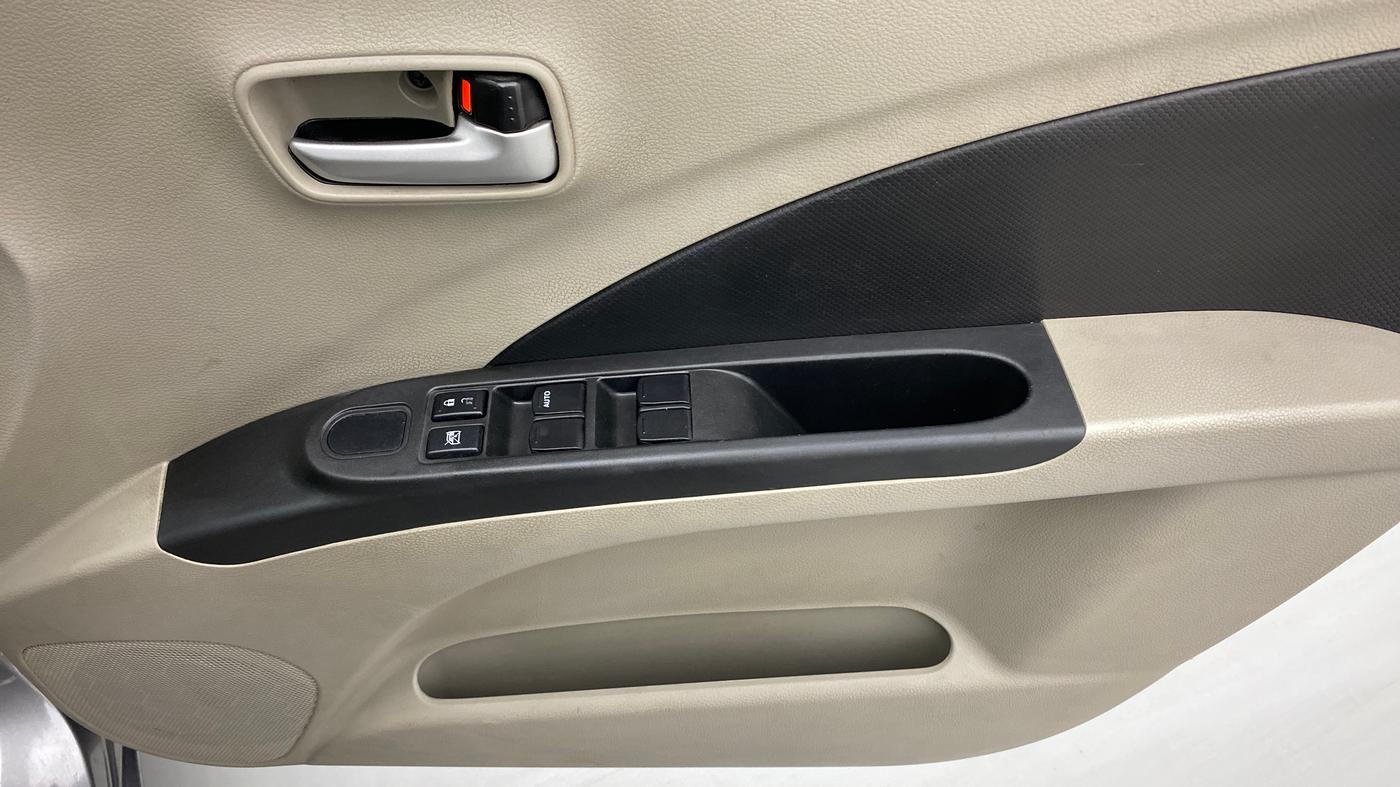 2015 Maruti Celerio VXI d, Petrol, Manual, 38,654 km, Driver Side Door Panels Control