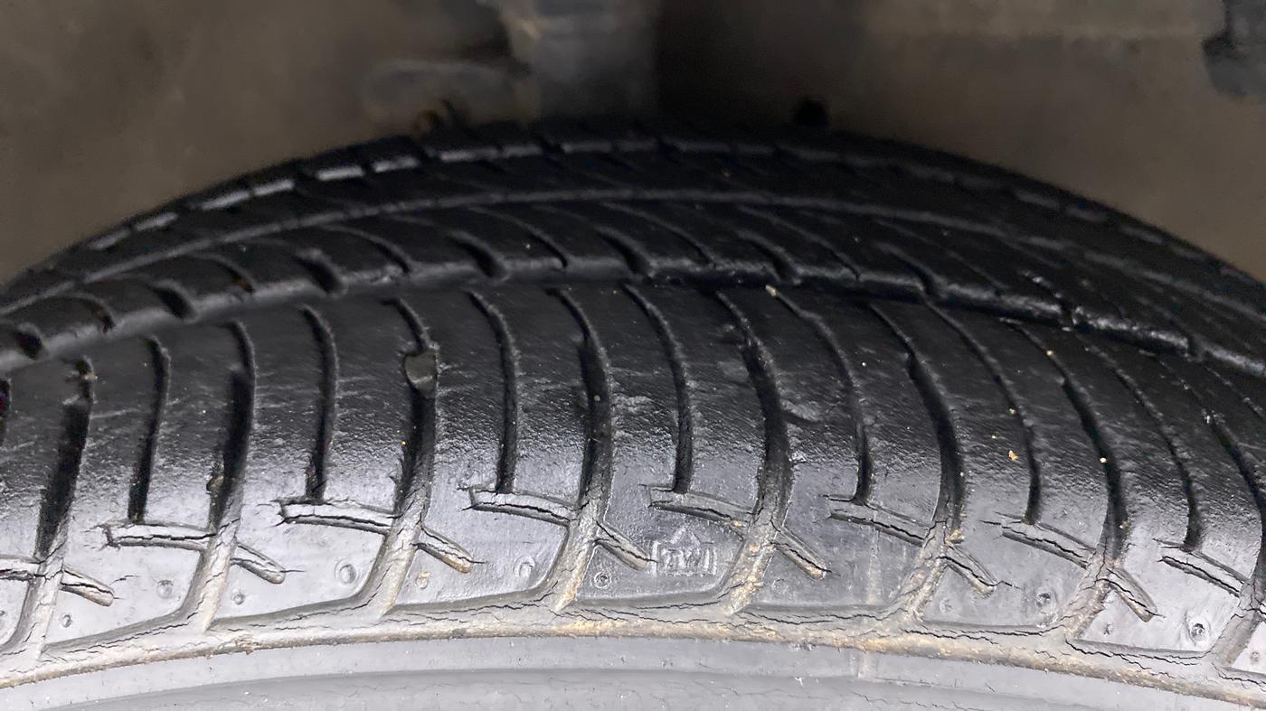 2015 Maruti Celerio VXI d, Petrol, Manual, 38,654 km, Right Front Tyre Tread