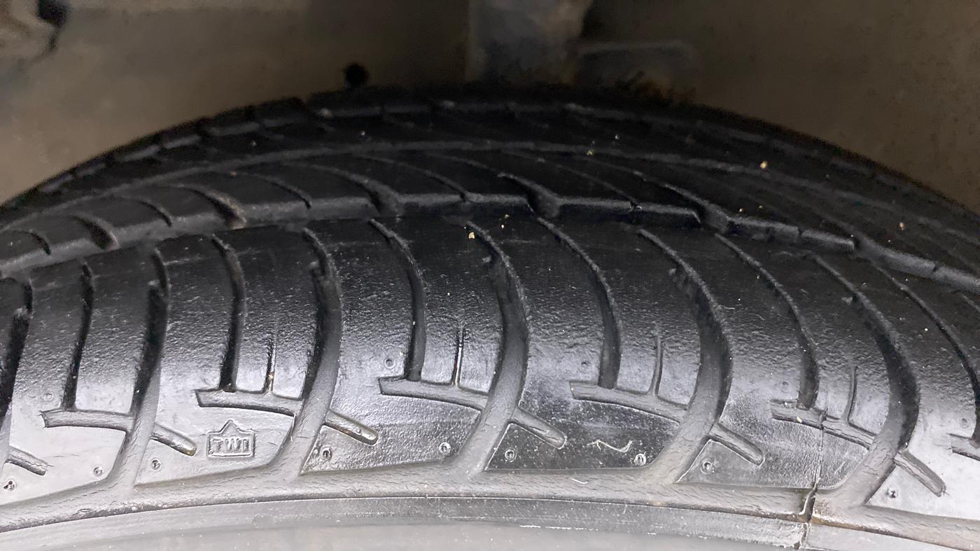 2015 Maruti Celerio VXI d, Petrol, Manual, 38,654 km, Left Front Tyre Tread