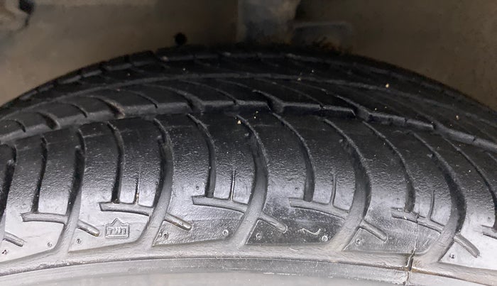 2015 Maruti Celerio VXI d, Petrol, Manual, 38,654 km, Left Front Tyre Tread