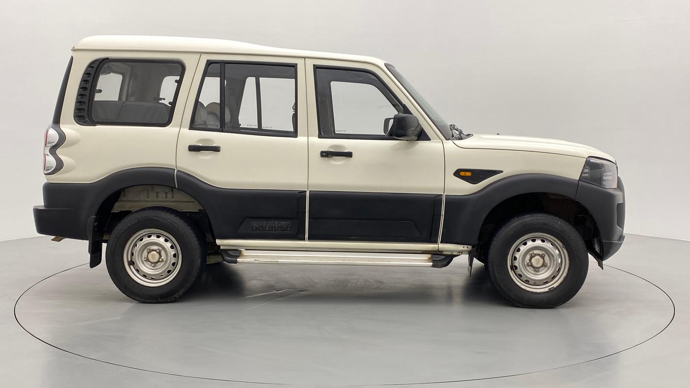 2016 Mahindra Scorpio S2, Diesel, Manual, 1,32,429 km, Right Side View