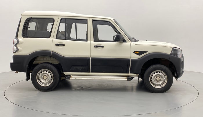 2016 Mahindra Scorpio S2, Diesel, Manual, 1,32,429 km, Right Side View