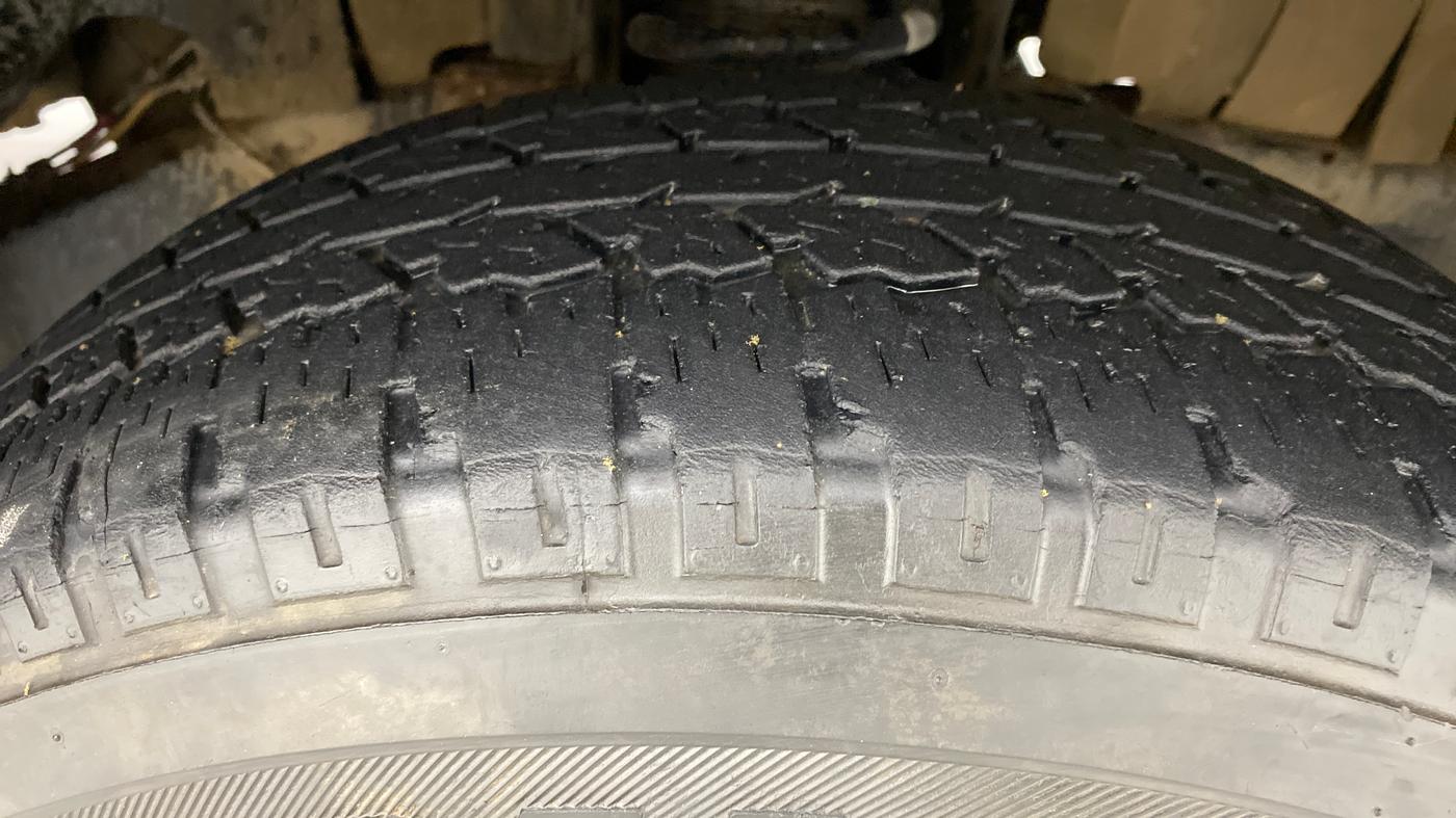 2016 Mahindra Scorpio S2, Diesel, Manual, 1,32,429 km, Right Front Tyre Tread