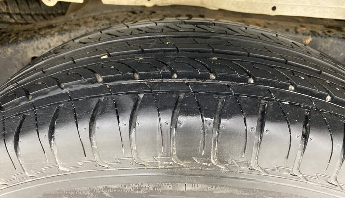 2016 Mahindra Scorpio S2, Diesel, Manual, 1,32,429 km, Right Rear Tyre Tread