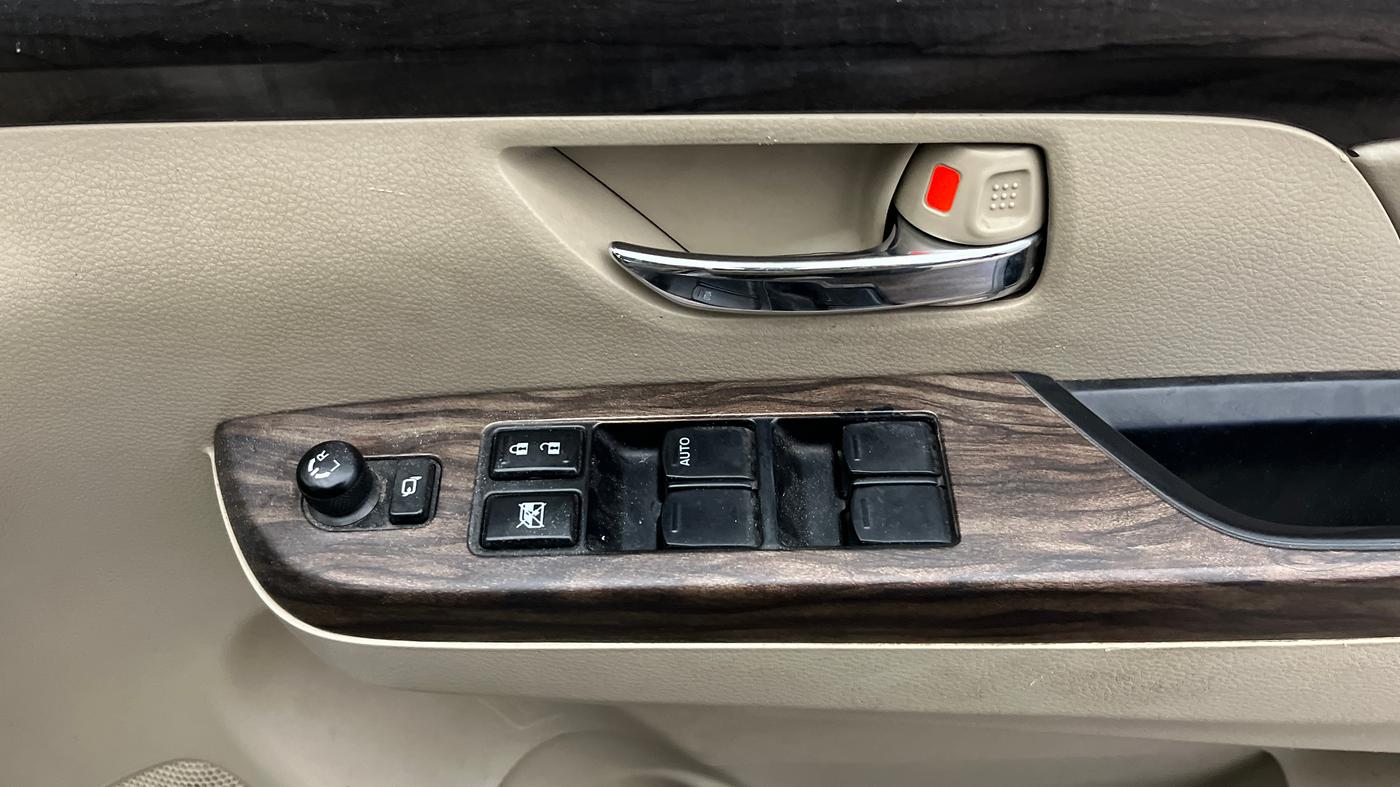 2022 Maruti Ertiga ZXI+ SHVS, Petrol, Manual, 55,720 km, Driver Side Door Panels Control