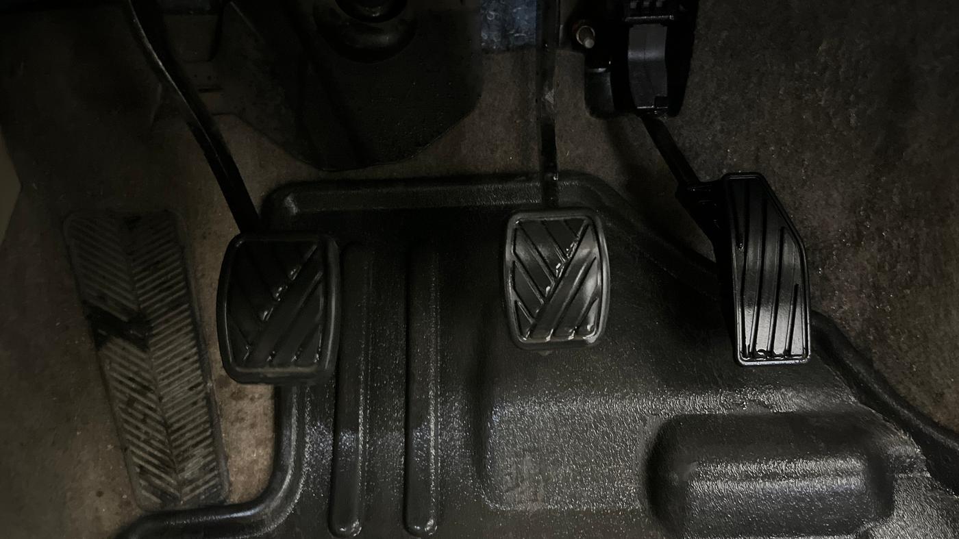 2022 Maruti Ertiga ZXI+ SHVS, Petrol, Manual, 55,720 km, Pedals