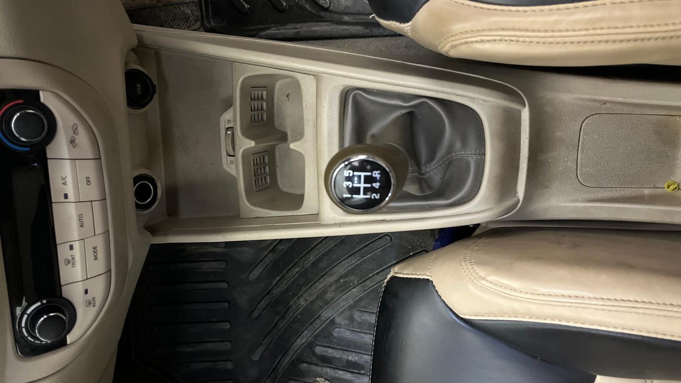 2022 Maruti Ertiga ZXI+ SHVS, Petrol, Manual, 55,720 km, Gear Lever