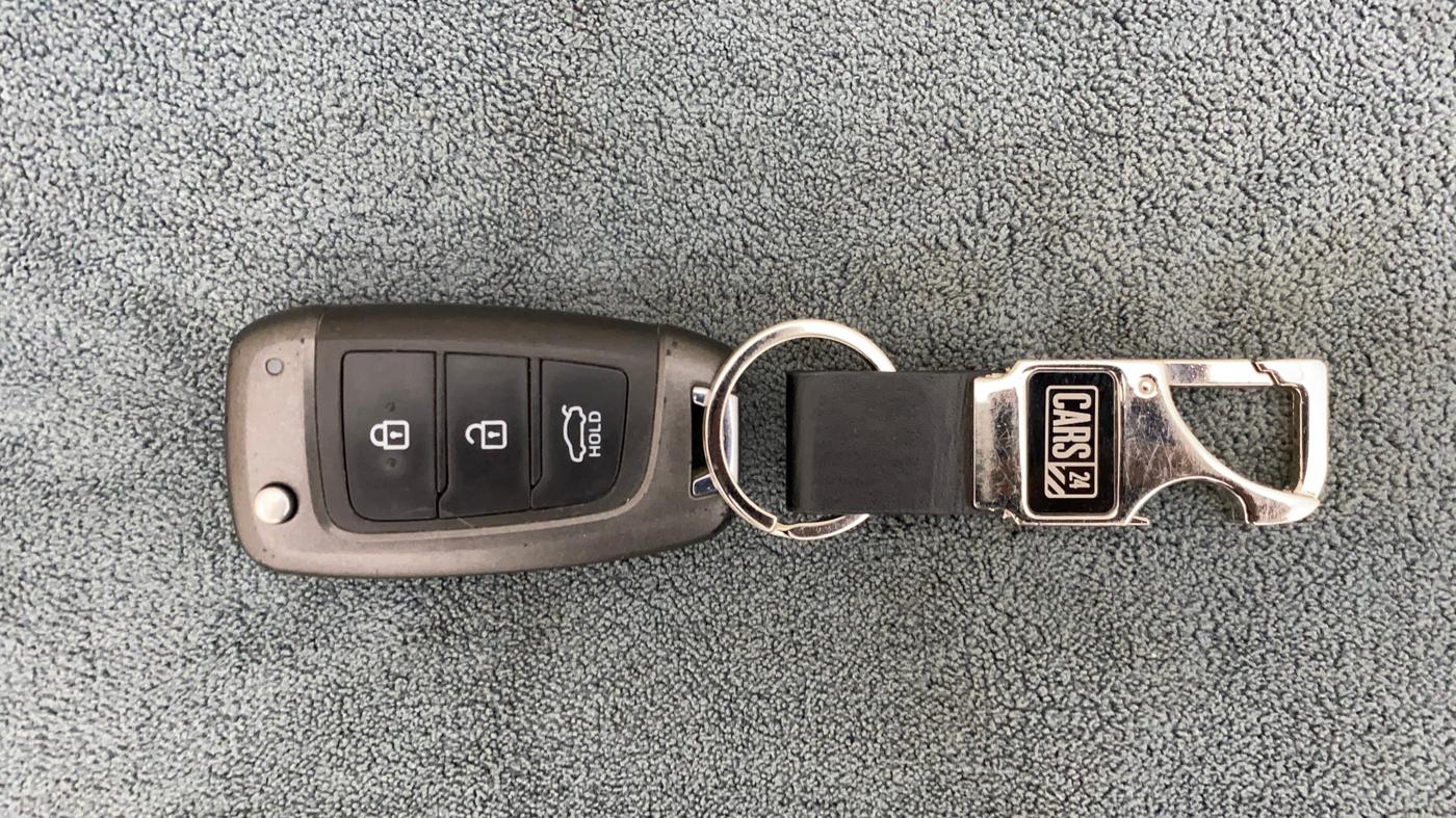 2018 Hyundai Verna 1.6 VTVT SX, Petrol, Manual, 56,396 km, Key Close Up