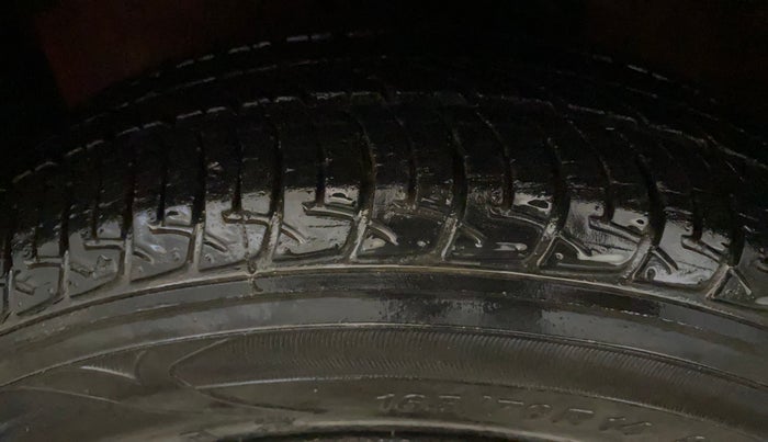2015 Maruti Celerio VXI AMT, Petrol, Automatic, 9,010 km, Left Front Tyre Tread