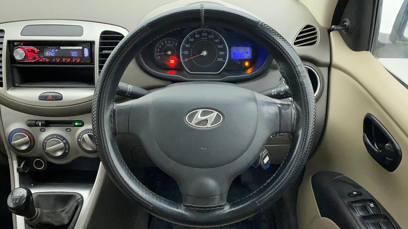 2016 Hyundai i10 MAGNA 1.1, CNG, Manual, 1,00,542 km, Steering Wheel Close Up