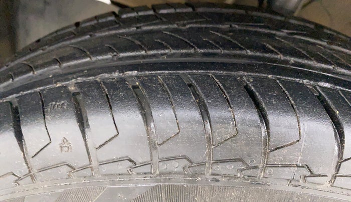 2021 Maruti Swift LXI, Petrol, Manual, 14,803 km, Left Front Tyre Tread