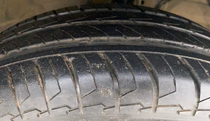 2021 Maruti Swift LXI, Petrol, Manual, 14,803 km, Right Front Tyre Tread
