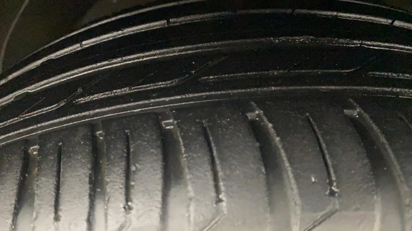 2017 Hyundai Tucson GLS 4WD AT DIESEL, Diesel, Automatic, 69,787 km, Right Front Tyre Tread