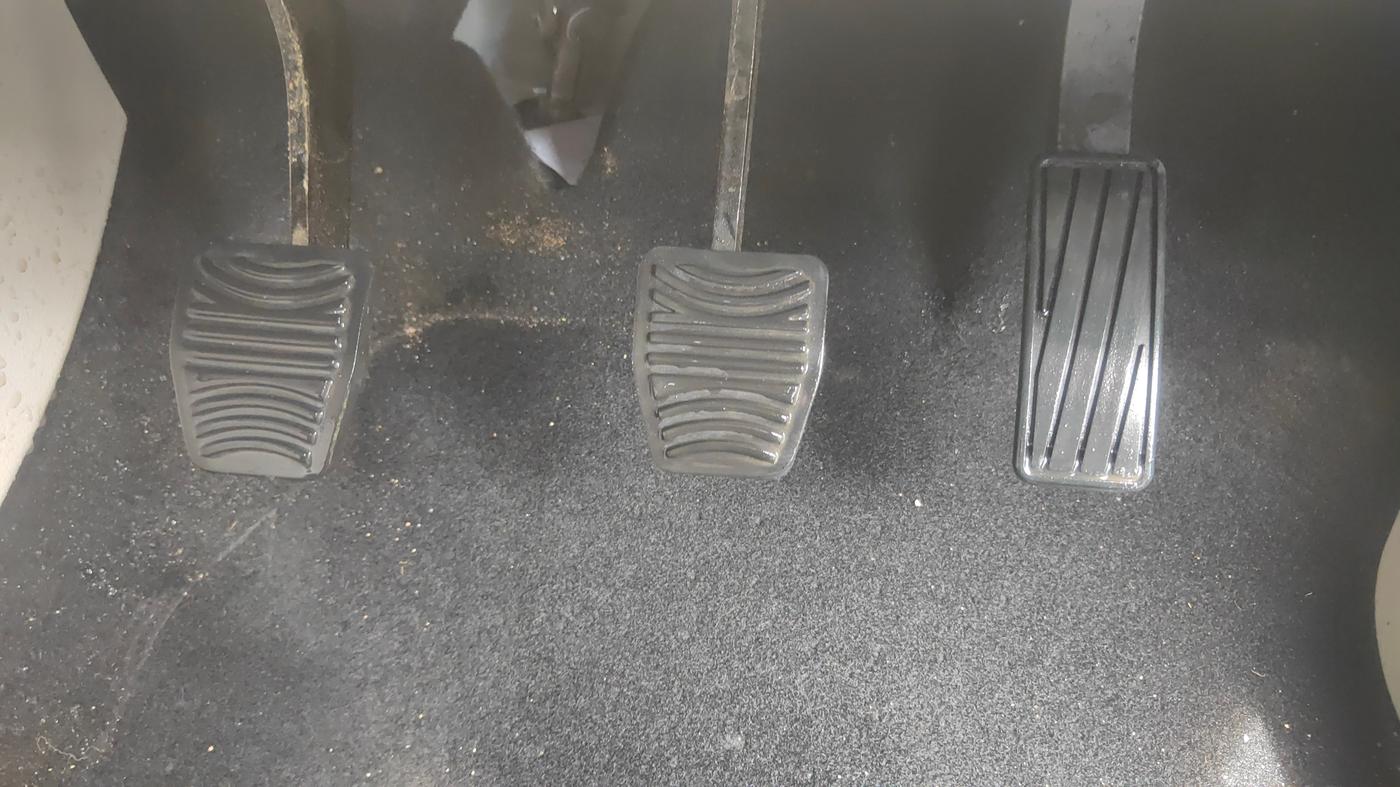 2023 Mahindra XUV300 W4 1.2 PETROL, Petrol, Manual, 13,800 km, Pedals