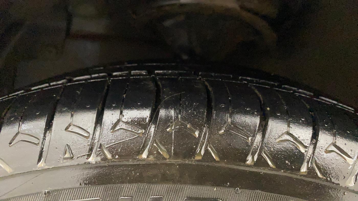 2016 Hyundai Eon MAGNA +, Petrol, Manual, 47,342 km, Left Front Tyre Tread