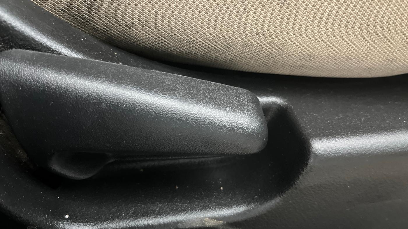 2018 Maruti Wagon R 1.0 LXI CNG, CNG, Manual, 45,243 km, Driver Side Adjustment Panel