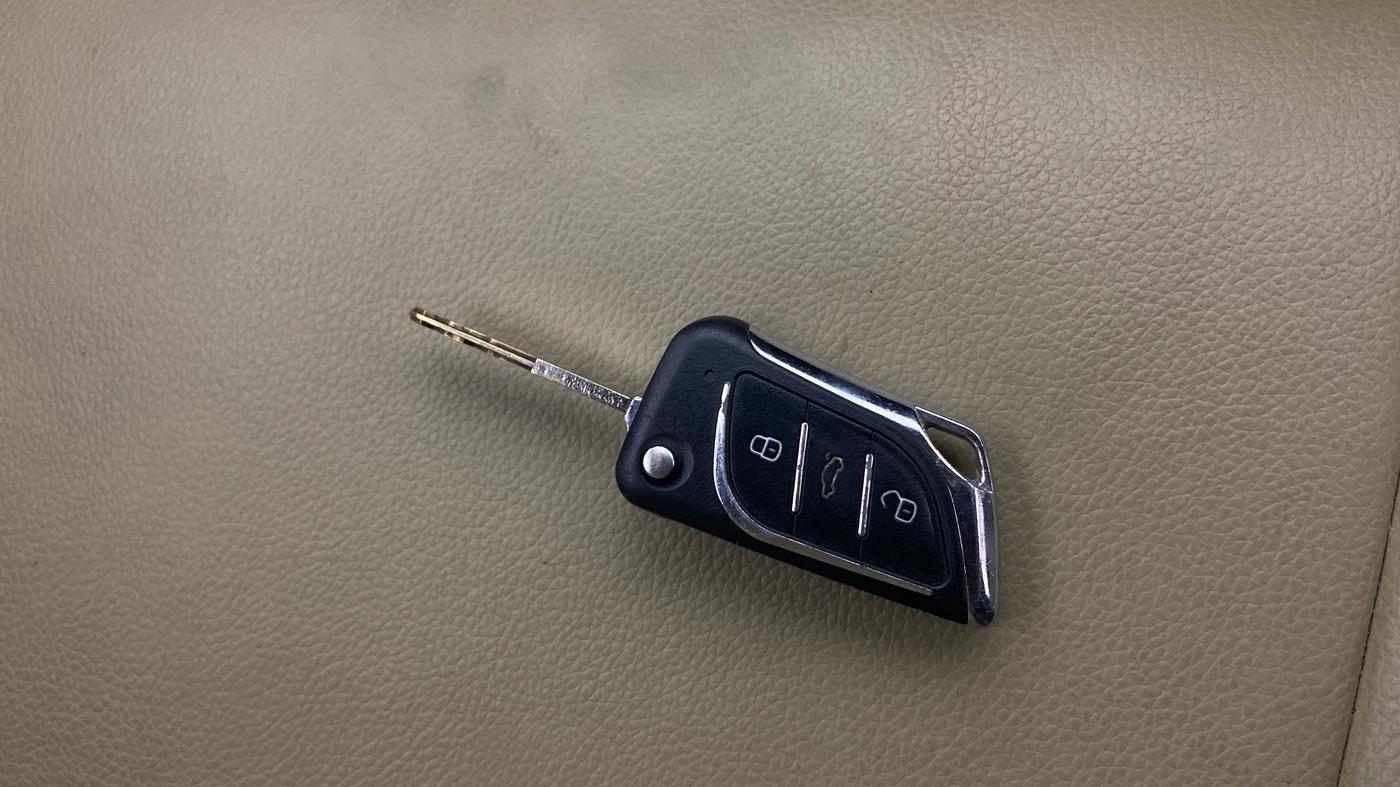 2016 Honda Brio S MT, Petrol, Manual, 47,093 km, Key Close Up