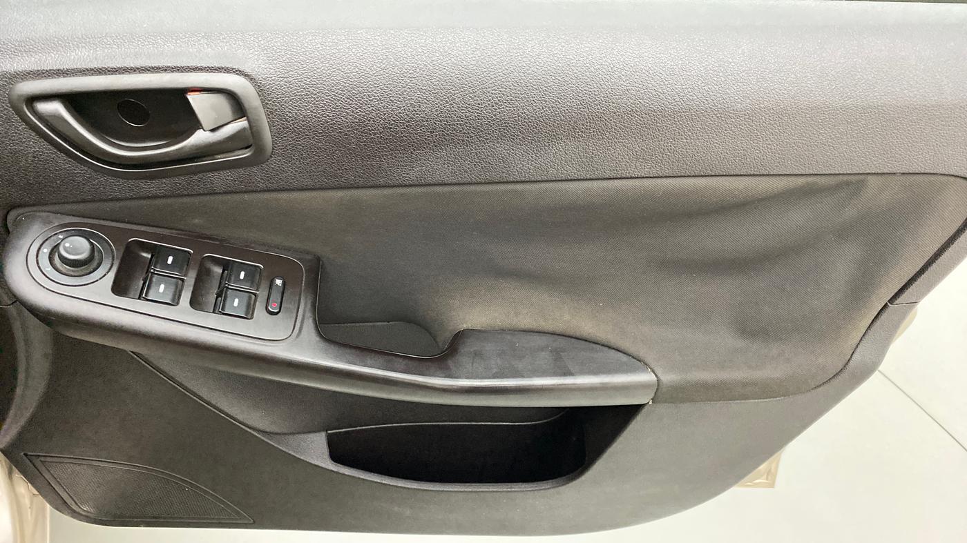 2014 Tata Zest XMA QUADRAJET 90PS, Diesel, Automatic, 95,307 km, Driver Side Door Panels Control