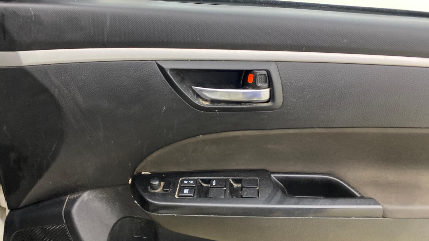 2015 Maruti Swift VXI, Petrol, Manual, 99,713 km, Driver Side Door Panels Control