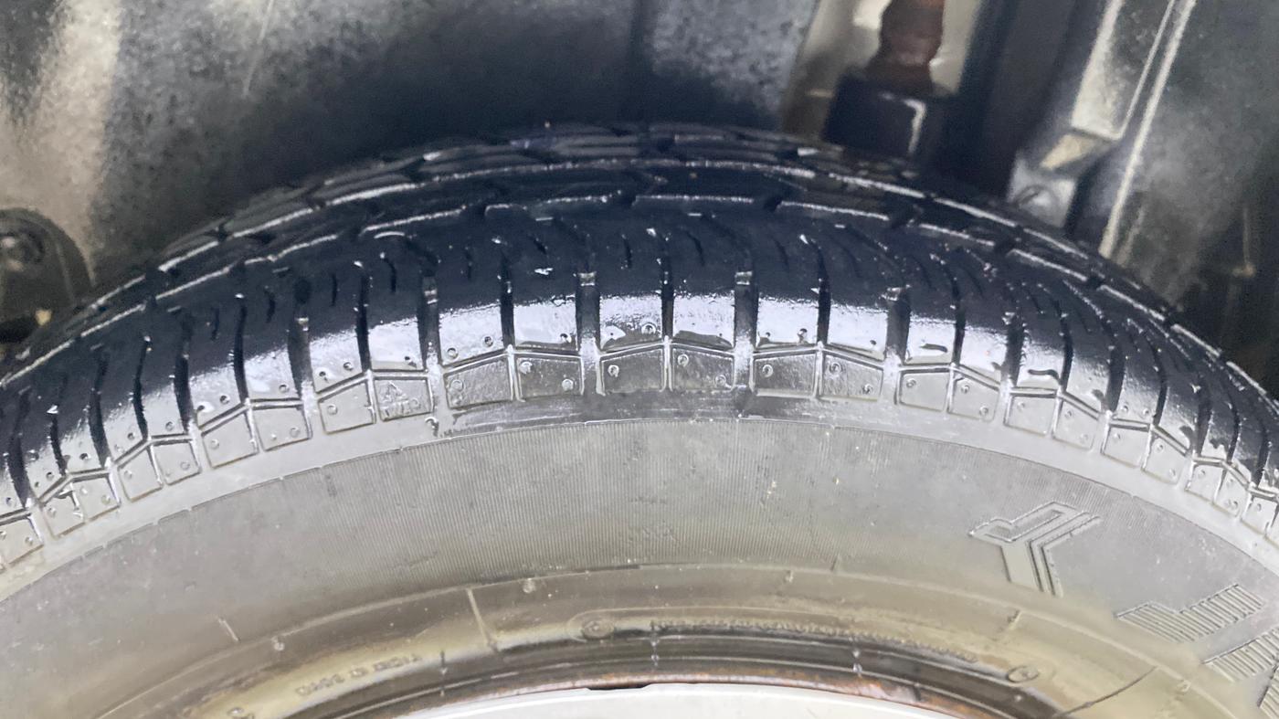 2015 Maruti Swift VXI, Petrol, Manual, 99,713 km, Left Rear Tyre Tread