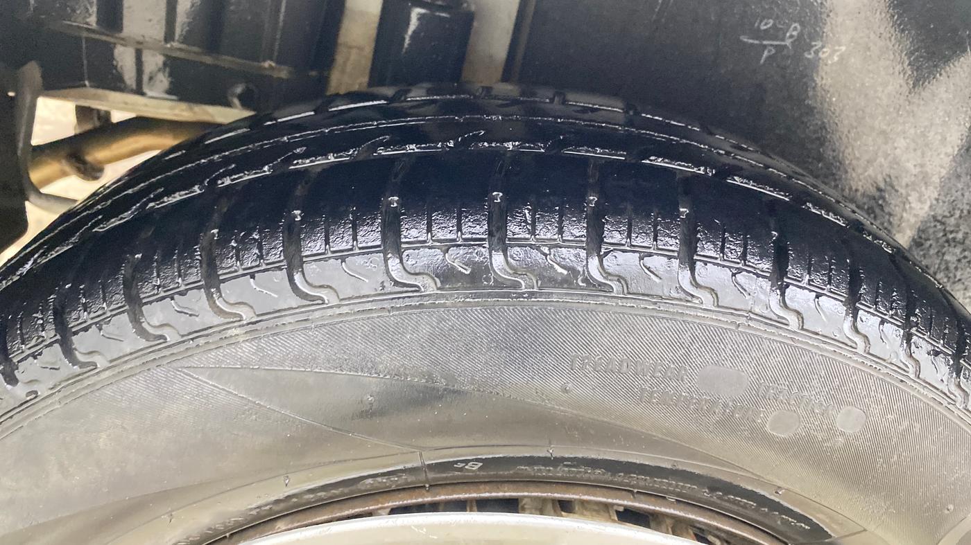 2015 Maruti Swift VXI, Petrol, Manual, 99,713 km, Right Rear Tyre Tread