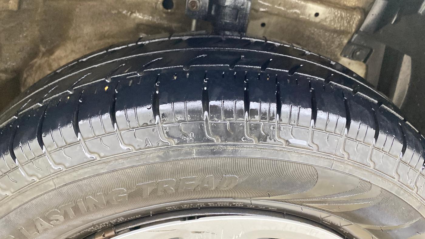 2015 Maruti Swift VXI, Petrol, Manual, 99,713 km, Right Front Tyre Tread