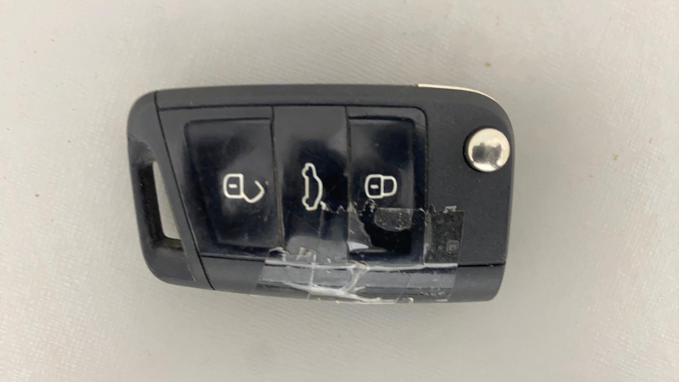 2019 Skoda Octavia STYLE 1.8 TSI AT, Petrol, Automatic, 1,12,874 km, Key Close Up