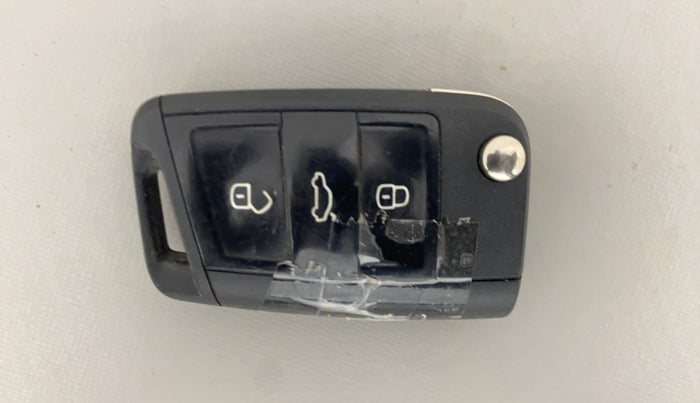 2019 Skoda Octavia STYLE 1.8 TSI AT, Petrol, Automatic, 1,12,805 km, Key Close Up