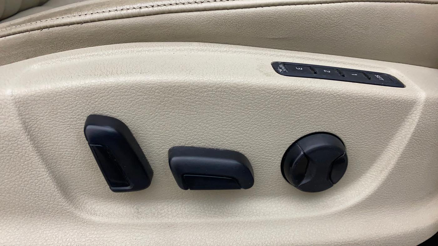 2019 Skoda Octavia STYLE 1.8 TSI AT, Petrol, Automatic, 1,12,874 km, Driver Side Adjustment Panel