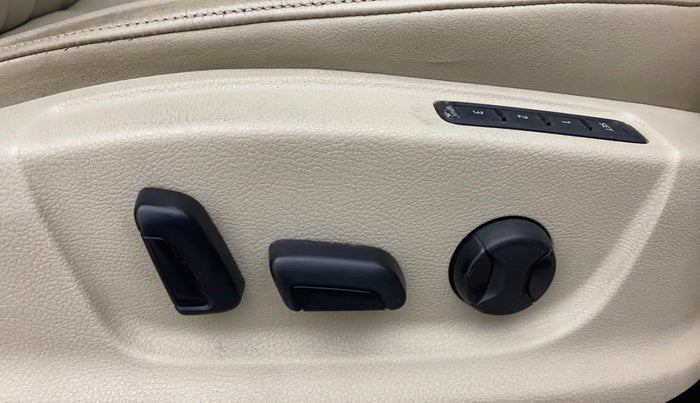 2019 Skoda Octavia STYLE 1.8 TSI AT, Petrol, Automatic, 1,12,805 km, Driver Side Adjustment Panel