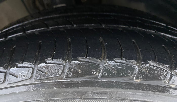 2019 Volkswagen Ameo COMFORTLINE 1.0, Petrol, Manual, 27,283 km, Right Front Tyre Tread