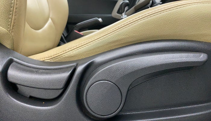 2015 Hyundai Creta 1.6 SX PLUS PETROL, Petrol, Manual, 59,383 km, Driver Side Adjustment Panel