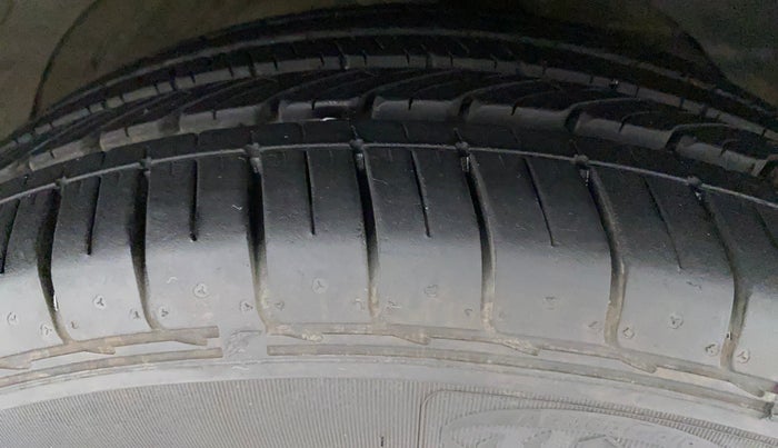 2019 MG HECTOR SHARP 1.5 DCT PETROL, Petrol, Automatic, 41,338 km, Right Front Tyre Tread