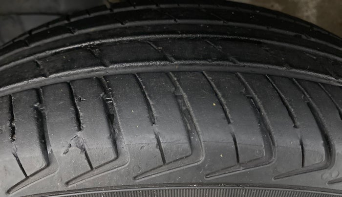 2021 Maruti New Wagon-R 1.0 Lxi (o) cng, CNG, Manual, 32,137 km, Left Front Tyre Tread
