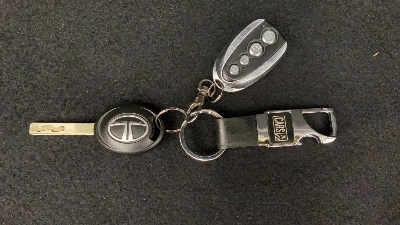 2020 Tata Tiago XE 1.2 REVOTRON, Petrol, Manual, 11,084 km, Key Close Up