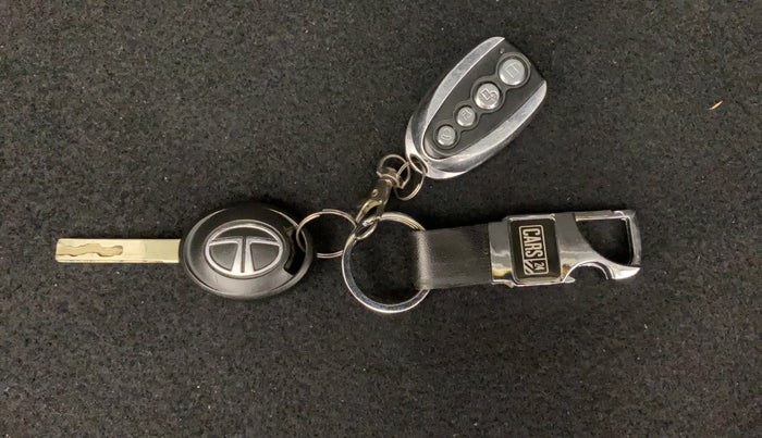 2020 Tata Tiago XE 1.2 REVOTRON, Petrol, Manual, 11,084 km, Key Close Up