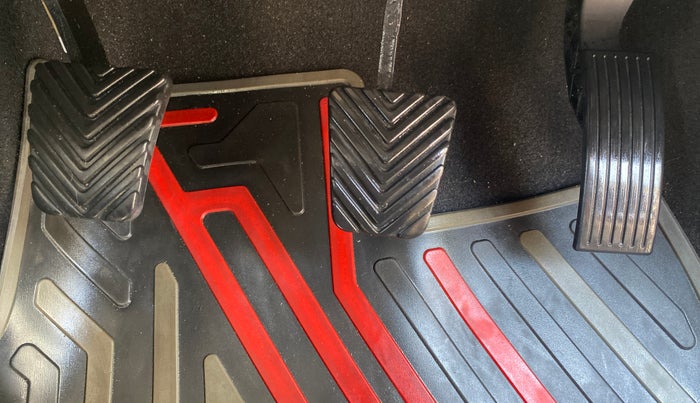 2023 Hyundai VENUE SX (O) MT 1.0 Turbo, Petrol, Manual, 15,028 km, Pedals