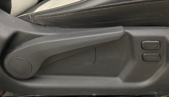 2023 Hyundai VENUE SX (O) MT 1.0 Turbo, Petrol, Manual, 15,028 km, Driver Side Adjustment Panel