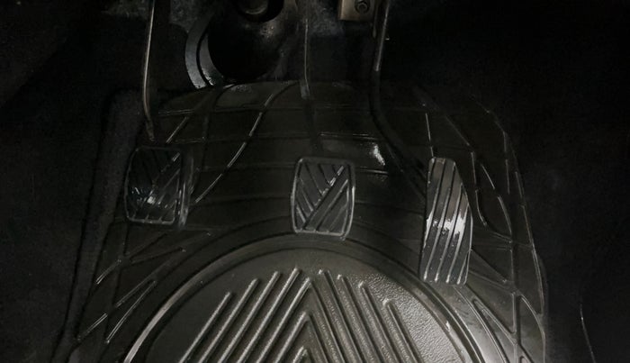 2015 Maruti Wagon R 1.0 VXI, Petrol, Manual, 29,138 km, Pedals