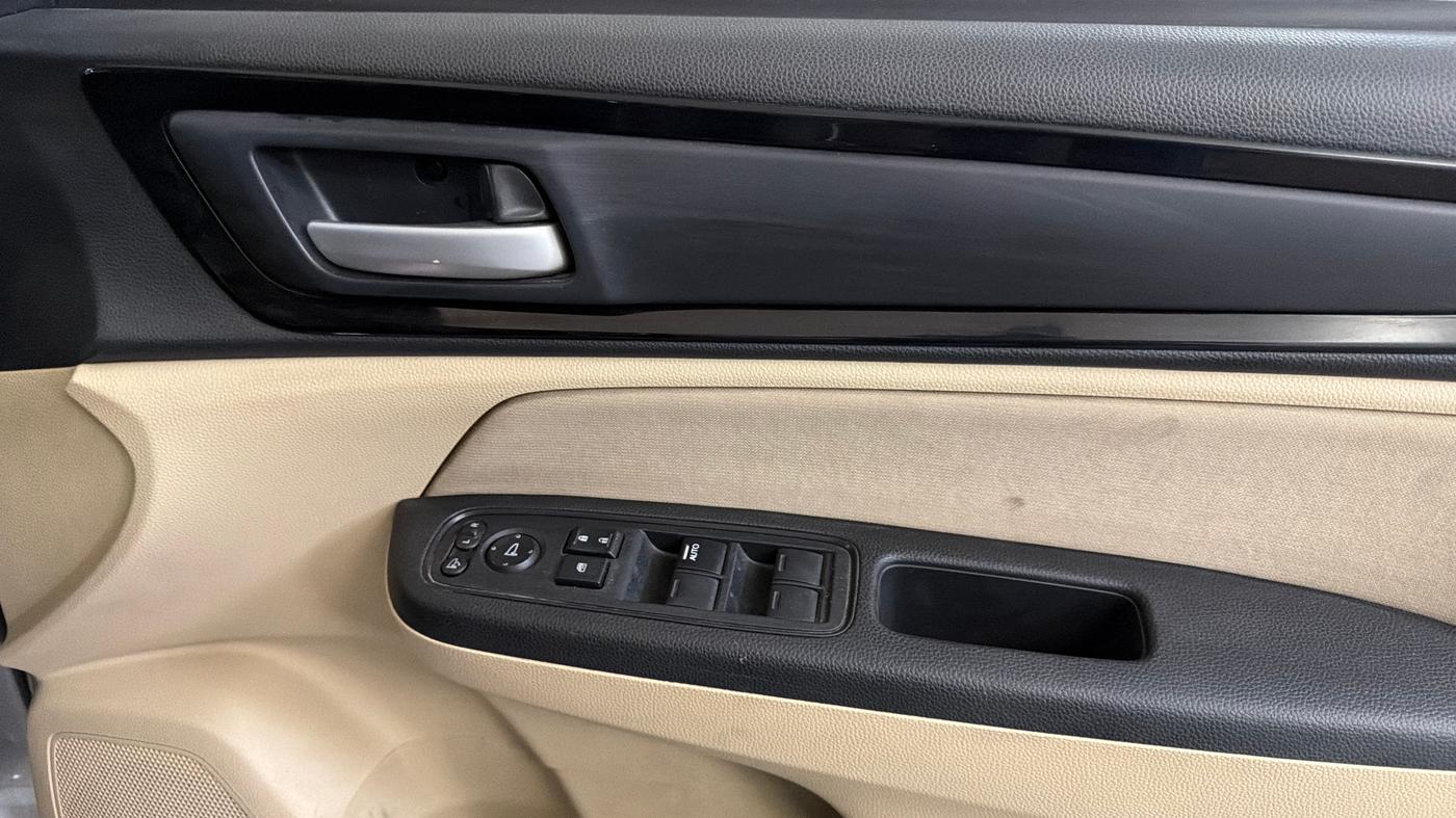 2020 Honda Amaze 1.2L I-VTEC VX CVT, Petrol, Automatic, 34,726 km, Driver Side Door Panels Control