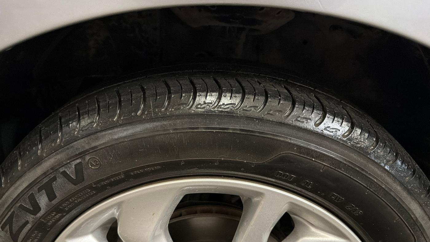 2020 Honda Amaze 1.2L I-VTEC VX CVT, Petrol, Automatic, 34,726 km, Left Front Tyre Tread
