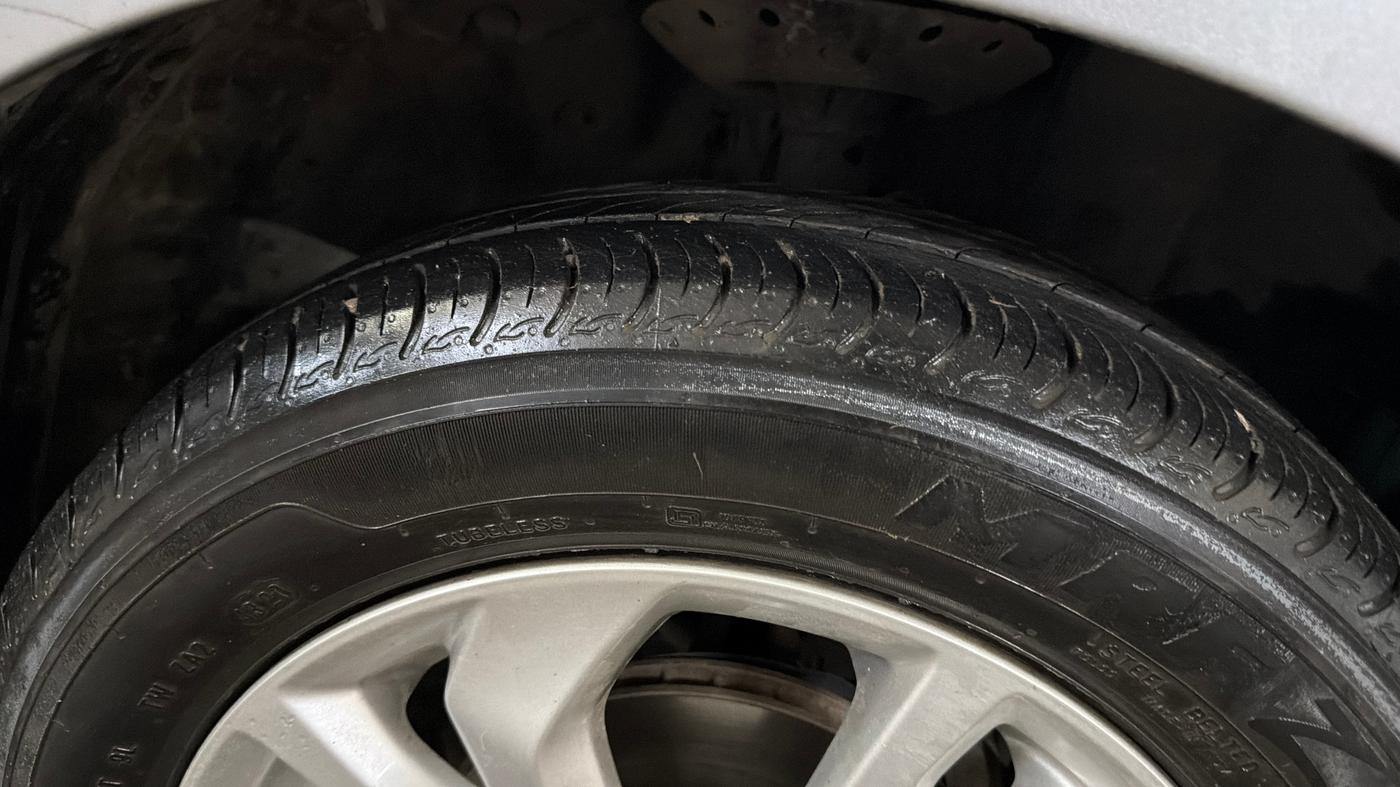 2020 Honda Amaze 1.2L I-VTEC VX CVT, Petrol, Automatic, 34,726 km, Right Front Tyre Tread