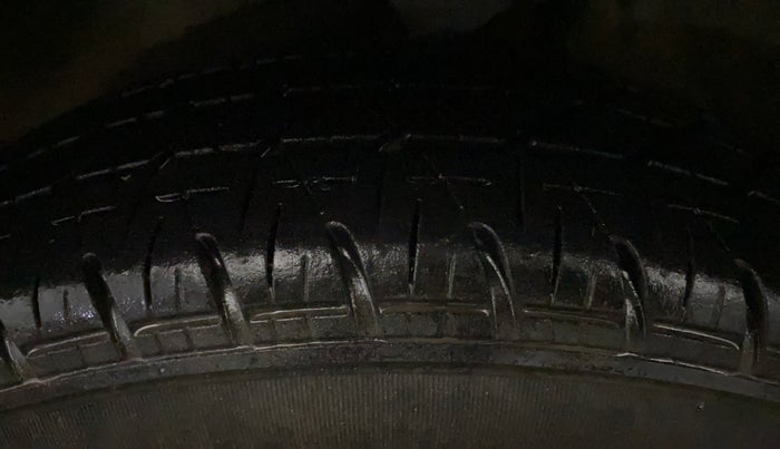 2018 Maruti Alto 800 LXI, Petrol, Manual, 48,756 km, Left Front Tyre Tread