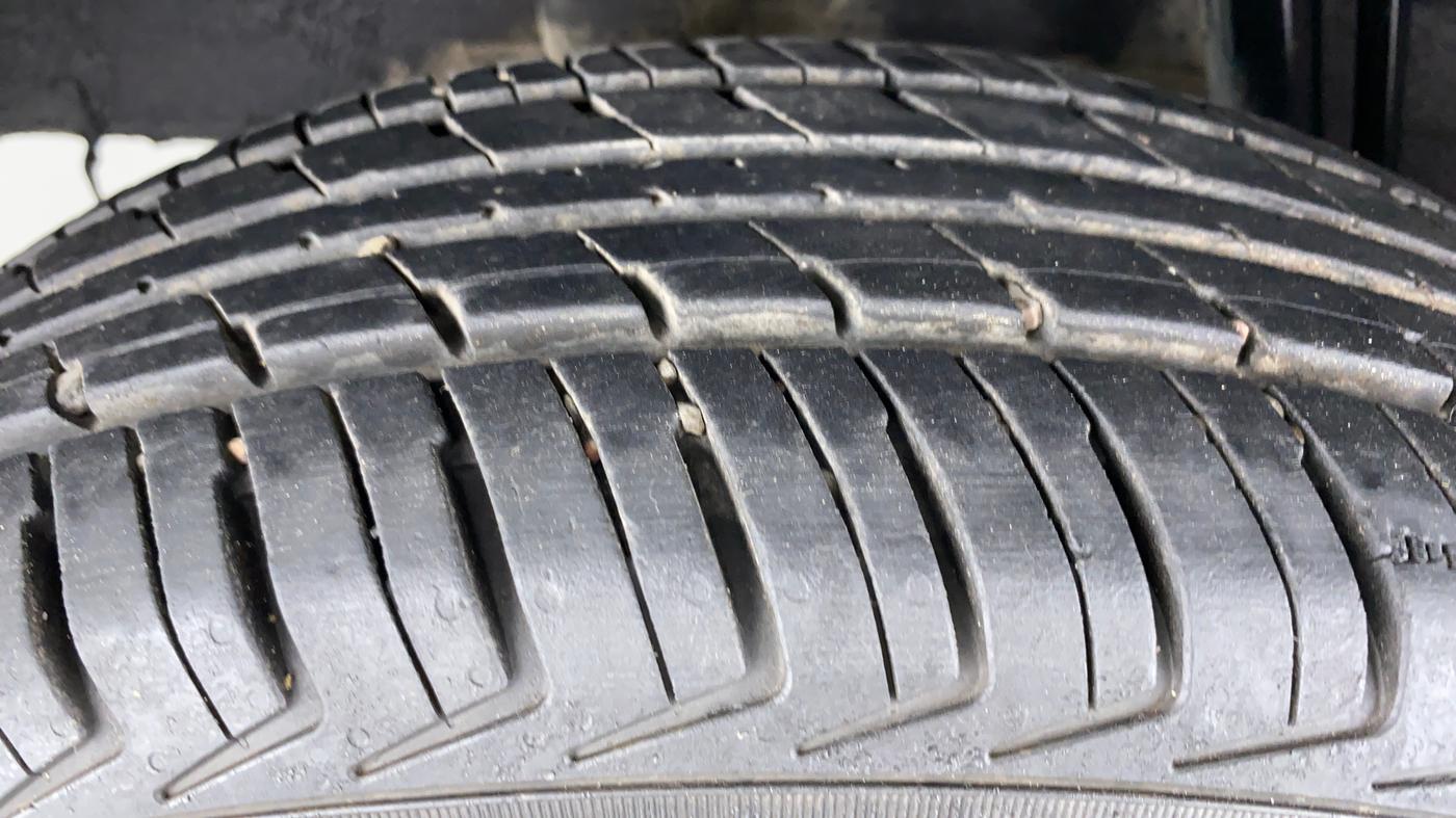 2018 Renault Kwid RXL, Petrol, Manual, 21,521 km, Right Rear Tyre Tread