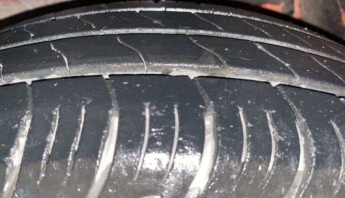 2021 Maruti Baleno DELTA PETROL 1.2, Petrol, Manual, 48,837 km, Left Front Tyre Tread