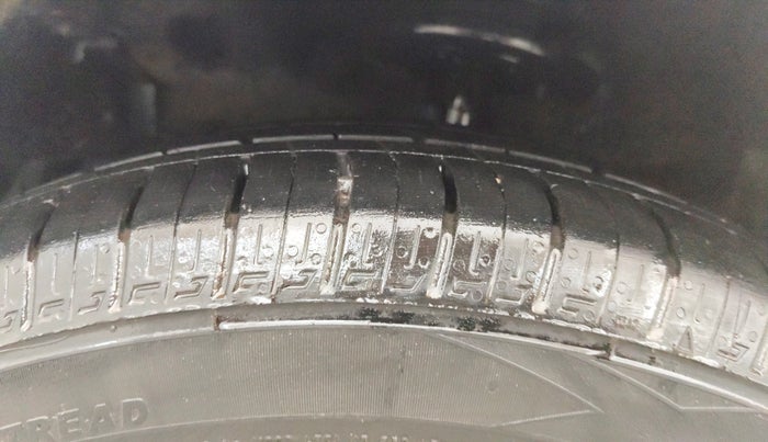 2022 Maruti Ciaz ALPHA 1.5 SHVS PETROL, Petrol, Manual, 76,642 km, Left Front Tyre Tread