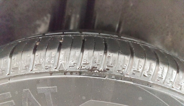 2022 Maruti Ciaz ALPHA 1.5 SHVS PETROL, Petrol, Manual, 76,642 km, Right Rear Tyre Tread