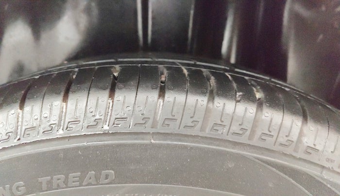 2022 Maruti Ciaz ALPHA 1.5 SHVS PETROL, Petrol, Manual, 76,642 km, Left Rear Tyre Tread